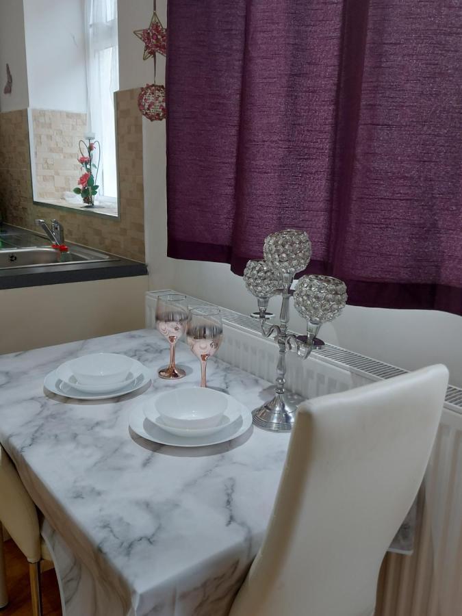 Lux Apartment In Gatwick Кролі Екстер'єр фото