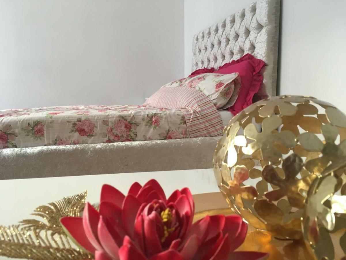 Lux Apartment In Gatwick Кролі Екстер'єр фото