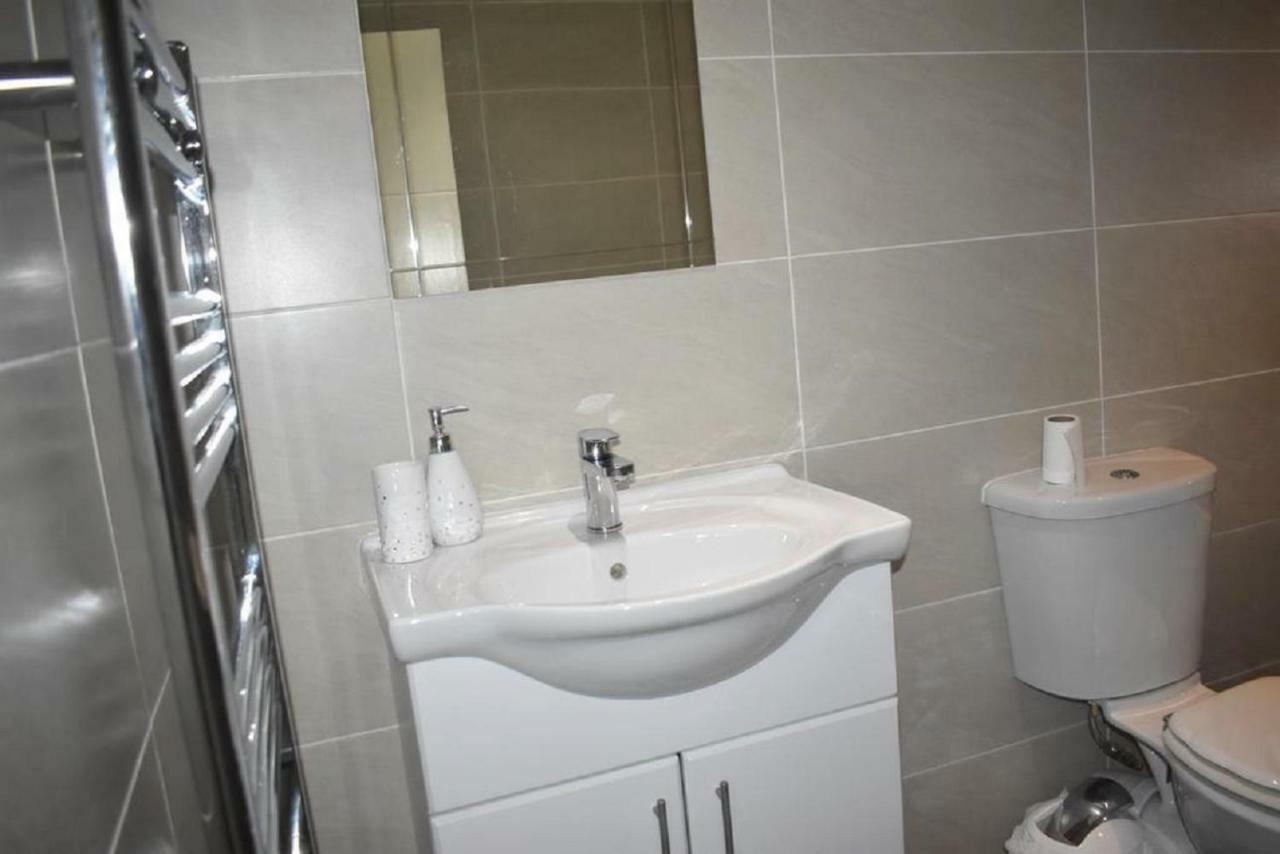 Lux Apartment In Gatwick Кролі Екстер'єр фото